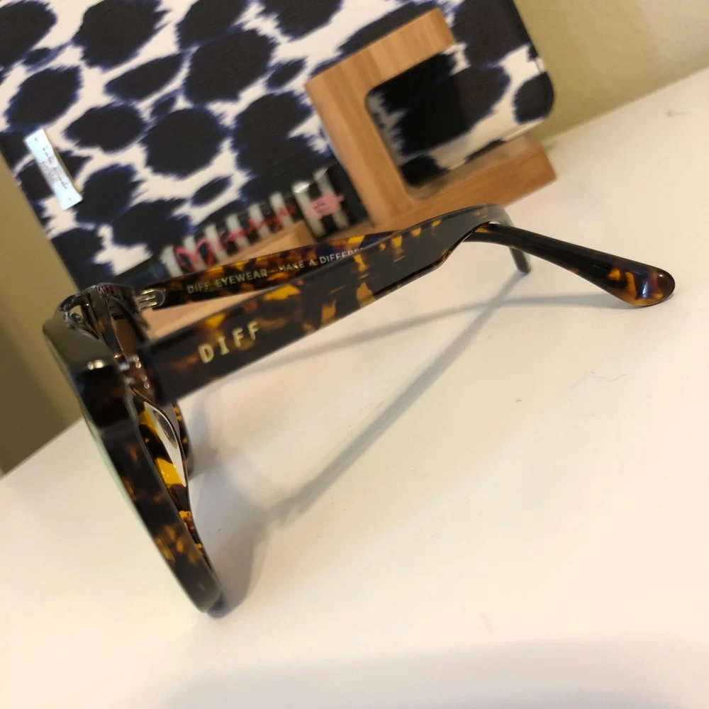 Diff Sunglasses - Picture 2 of 3